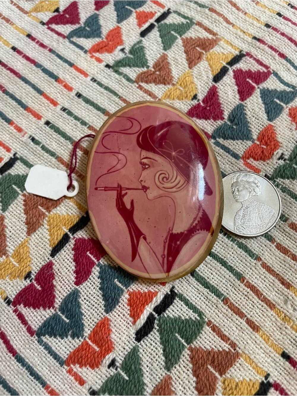 Vintage oval resin serigraphy brooch